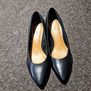 Clarks black office shoes 6.5
